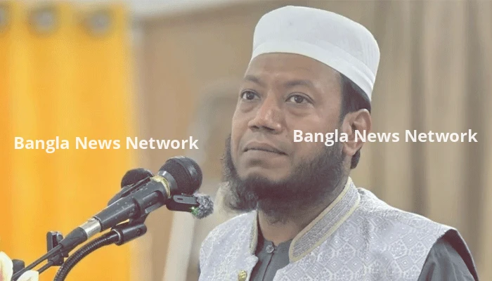 কয়েকদিন ধরে স্বপ্নের উপরে কেবল বালিচাপা পড়তেই দেখছি: আমির হামজা