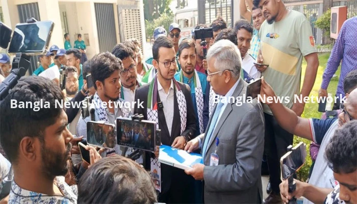 গাজায় গণহত্যার প্রতিবাদে পররাষ্ট্র মন্ত্রণালয়ে ছাত্রশিবিরের স্মারকলিপি প্রদান