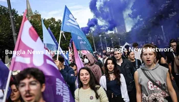 ফ্রান্সে নতুন প্রধানমন্ত্রীর বিরুদ্ধে এক লাখের বেশি লোকের বিক্ষোভ