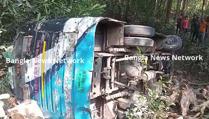গোপালগঞ্জে বাস ও মোটরসাইকেল সংঘর্ষে নিহত ১, আহত ১৭