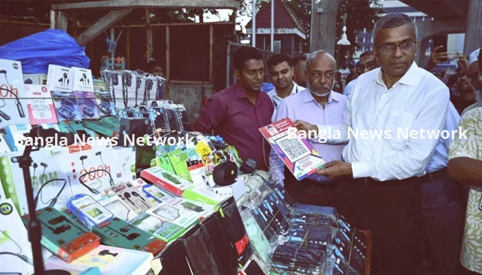 পকেটে টাকা ছিল না গভর্নরের, কেনাকাটা সারলেন 'বাংলা কিউআর' দিয়ে