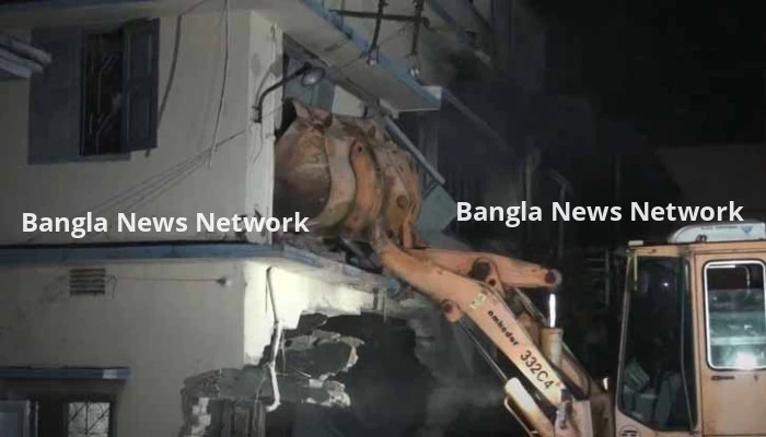 হাসানাত-আমুর বাড়ি ভাঙচুর