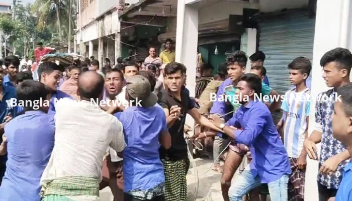 সাতক্ষীরায় মবের কবলে প্রধান শিক্ষক, সেনা সহায়তায় উদ্ধার
