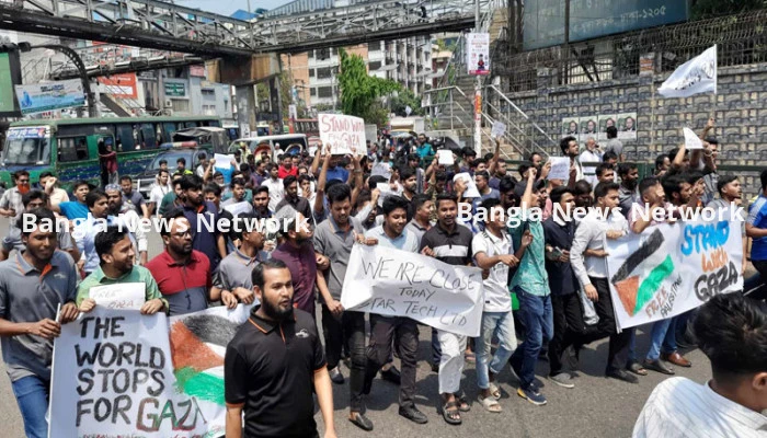গাজায় ইসরায়েলি হামলার প্রতিবাদে সায়েন্সল্যাবে বিক্ষোভ
