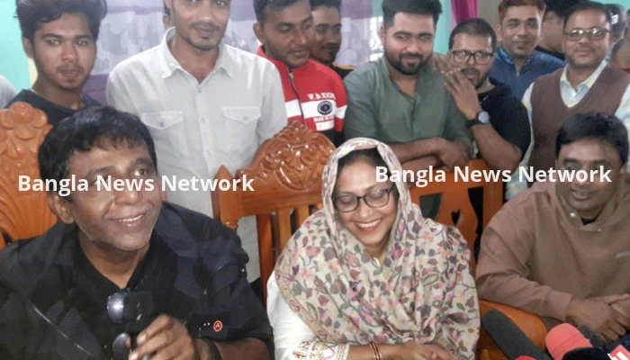 স্বামীকে সমর্থন জানিয়ে সরে দাঁড়ালেন স্বতন্ত্র প্রার্থী স্ত্রী