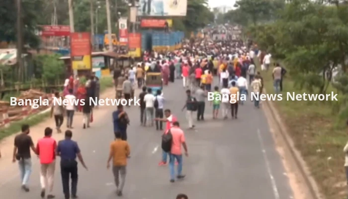 ঢাকা-চট্টগ্রাম মহাসড়ক ছাড়লেন ইসলামী ব্যাংকের চাকরিচ্যুত কর্মীরা, যান চলাচল স্বাভাবিক