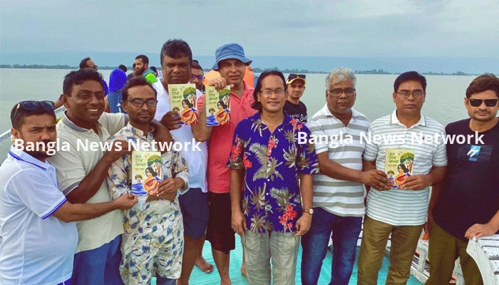 হাওরের বুকে নৌকায় উন্মোচিত হলো ‘জল হাওর একতারা’