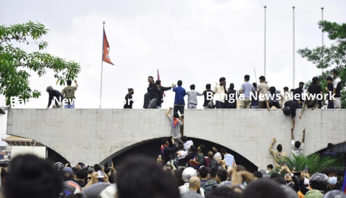 ‘জেন-জি রেভলিউশনে’ উত্তাল নেপাল: সংসদে ঢুকে পড়লো জনতা, নিহত ১৪, কারফিউ জারি