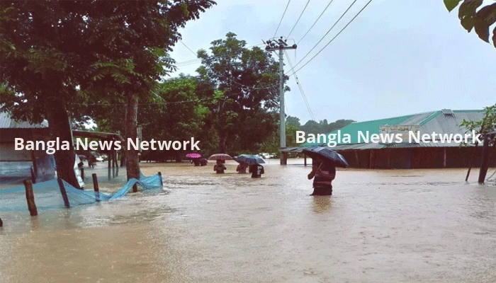 টানা বর্ষণে খাগড়াছড়ি প্লাবিত, সড়কে যান চলাচল বন্ধ