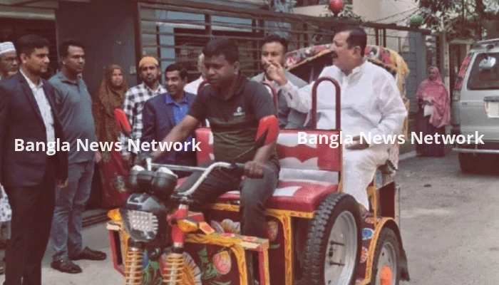 রিকশাতেই ঘুরছেন ভূমিমন্ত্রী মিনু
