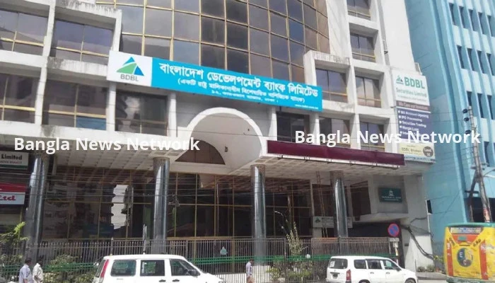 রাজধানীর কারওয়ান বাজারে বিডিবিএল ভবনে লিফট দুর্ঘটনা, আহত ৫