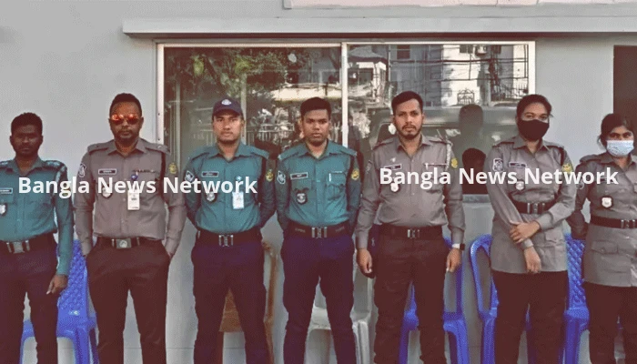 অধিকাংশ পুলিশ সদস্যের মত পুরোনো পোশাকের পক্ষে