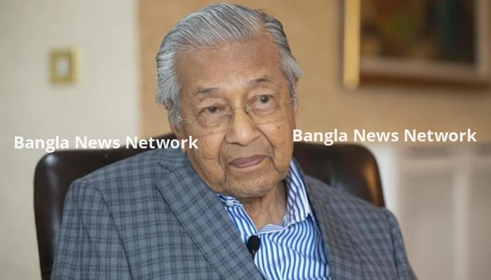 বাসায় পড়ে যাওয়ার পর হাসপাতালে মাহাথির মোহাম্মদ