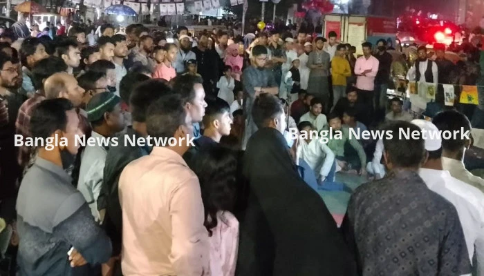 ঢাবিতে আ.লীগ নিষিদ্ধের দাবিতে গণঅবস্থানে বিপুল জনসমাগম