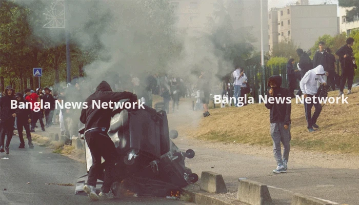 ফ্রান্সজুড়ে শিক্ষার্থীদের ব্যাপক বিক্ষোভ-স্কুলে অবরোধ, আটক ৪ শতাধিক