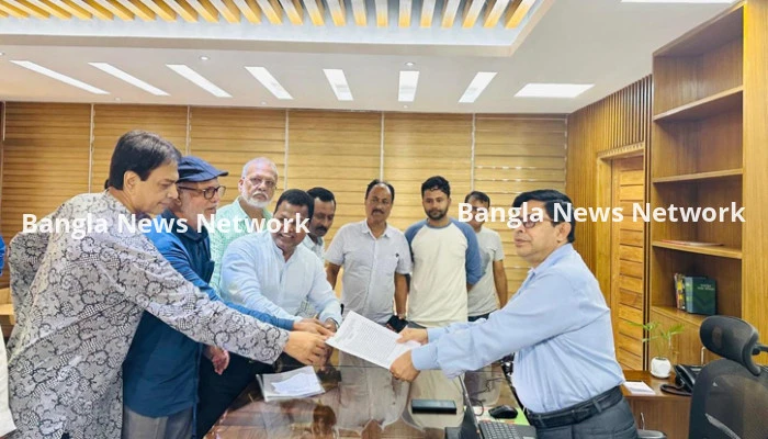 বাগেরহাটের জেলা প্রশাসকের প্রত্যাহারের দাবিতে স্মারকলিপি