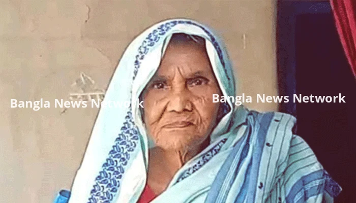 জীবিত থেকেও সরকারি খাতায় ‘মৃত’, তিন বছর ধরে বয়স্কভাতা পান না মমিনা বেগম