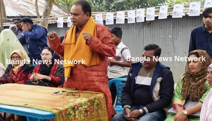 নৌকায় ভোট না দিলে সুযোগ-সুবিধা ও ভাতা বন্ধের হুমকি