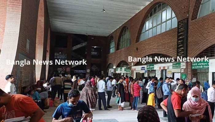 এবার কর্মবিরতিতে পোস্ট গ্রাজুয়েট চিকিৎসকরা