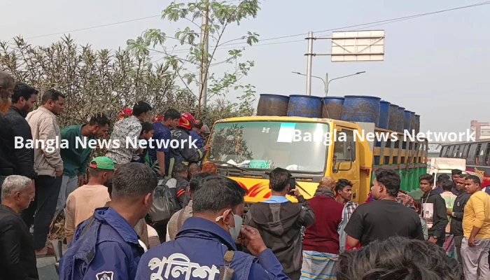 ঢাকা-নারায়ণগঞ্জ লিংক রোডে ট্রাকচাপায় বৃদ্ধ নিহত