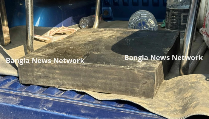 পিলারের বিয়ারিং প্যাড পড়ে পথচারীর মৃত্যু, বন্ধ মেট্রোরেল চলাচল