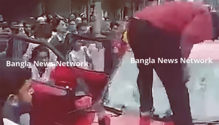 বেপরোয়া গাড়ির ধাক্কায় পথচারী আহত, গাড়ি ভাঙচুর করল বিক্ষুব্ধ জনতা, আটক ৬