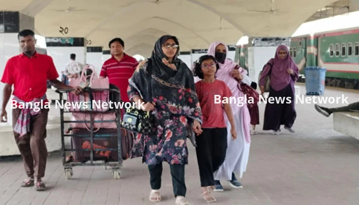ঈদের ছুটি শেষে স্বস্তিতে রাজধানীতে ফিরছে মানুষ