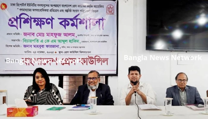 গণমাধ্যমের ওপর জনগণের আস্থাহীনতা দূর করতে হবে: তথ্য উপদেষ্টা