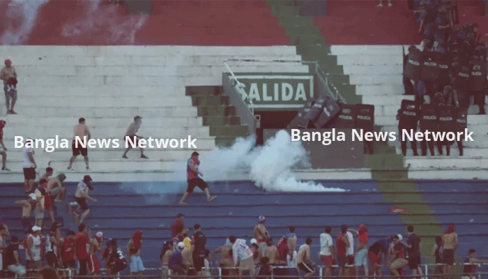 প্যারাগুয়েতে সমর্থকদের সঙ্গে পুলিশের সংঘর্ষ, ২৯ মিনিটেই বন্ধ ম্যাচ
