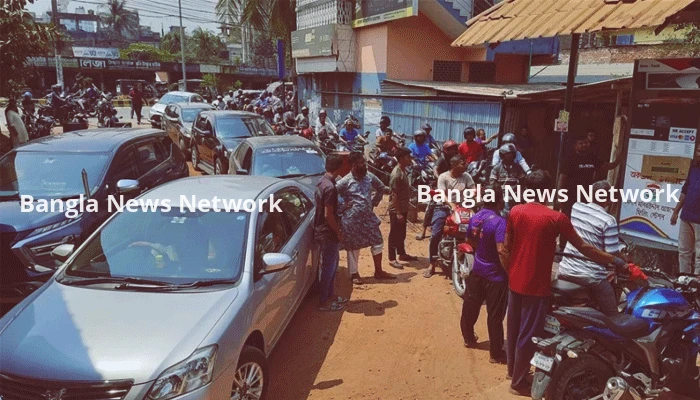 যশোরের পাম্পগুলোতে জরুরি সেবায় নিয়োজিতদের অগ্রাধিকারের নির্দেশ