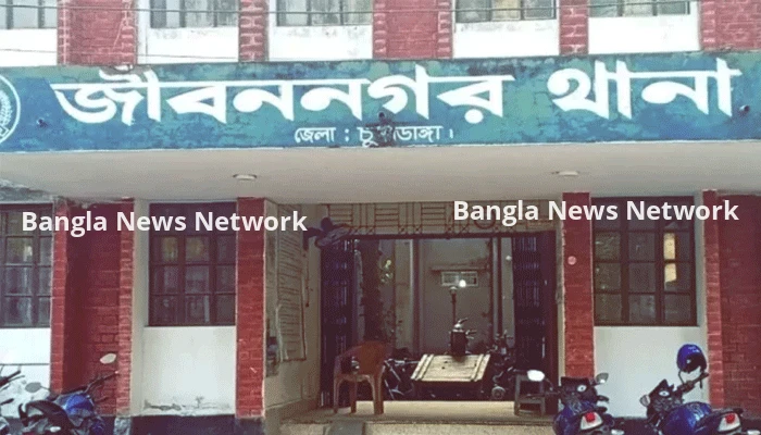 রাস্তার ওপর ময়লা ফেলায় প্রতিবাদ, চারজনকে কুপিয়ে জখম