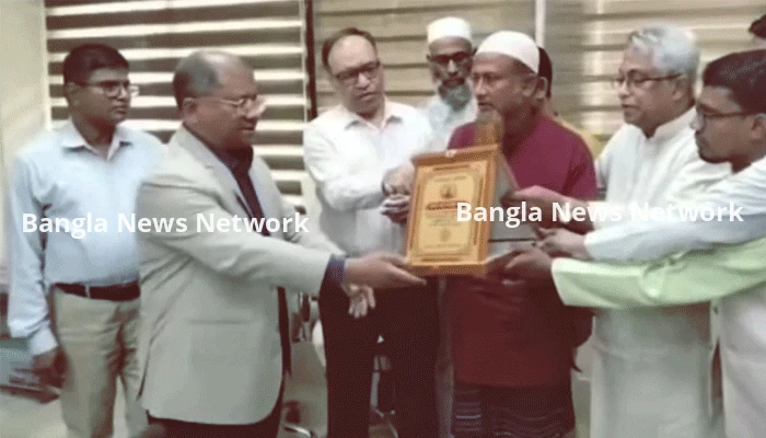 কলার মোচা দেখিয়ে দুর্ঘটনা থেকে ট্রেন রক্ষা, সেই কৃষককে রেলওয়ের সংবর্ধনা