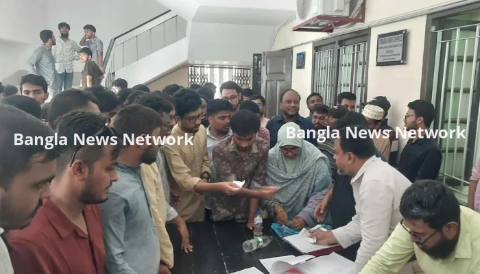 ফের রাকসুর মনোনয়নপত্র বিতরণ শুরু