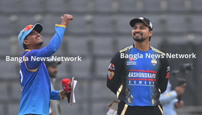 টস জিতে ফিল্ডিংয়ে রংপুর রাইডার্স