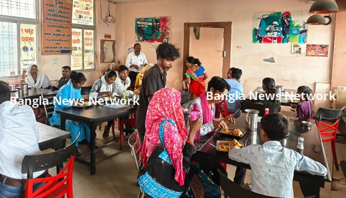 ভাত-তরকারি-ডাল: ভারতে যে ক্যাফেতে ময়লা দিয়েই মেলে খাবার