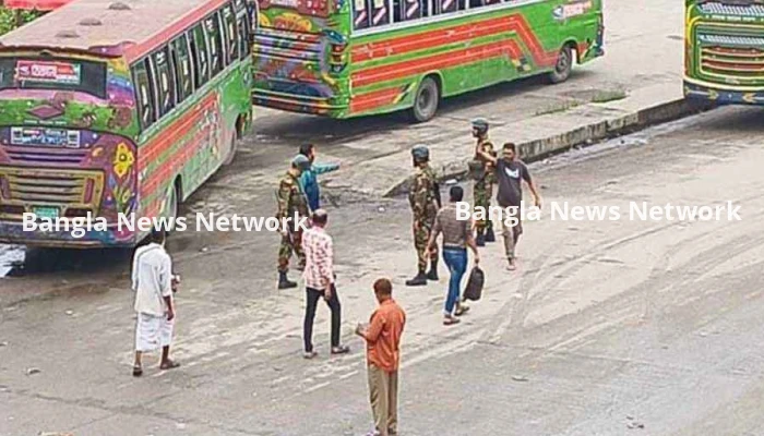 যানজট নিরসনে শৃঙ্খলা ফেরাতে সড়কে সেনাবাহিনী