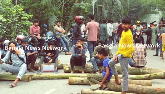 জামালপুরে জ্বালানি তেল না পেয়ে সড়ক অবরোধ