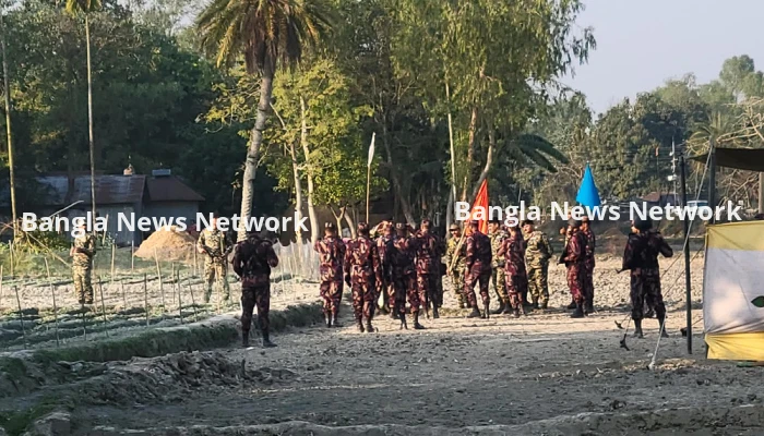 ফুলবাড়ী সীমান্তে সড়ক নির্মাণ, কথা রা‌খে‌নি বিএসএফ