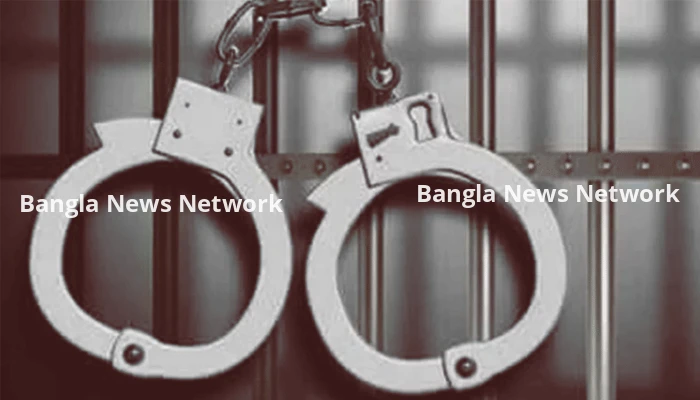 রাজধানীতে ফিলিং স্টেশনে ডাকাতি, অস্ত্রসহ গ্রেপ্তার ৫