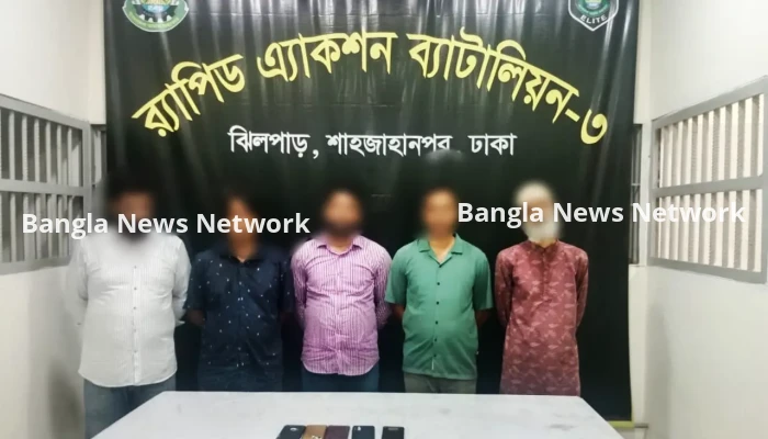 সাবেক পুলিশ সদস্যের নেতৃত্বে ব্যবসা প্রতিষ্ঠানে ডাকাতি, গ্রেফতার ৬