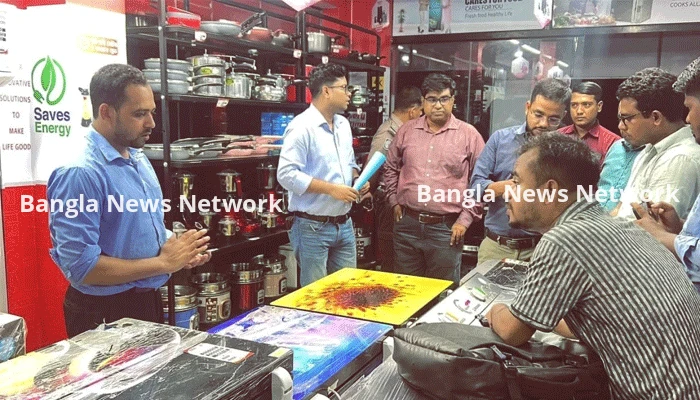 রাত ৮টার পর দোকান খোলা রেখে জরিমানা দিলেন সাত ব্যবসায়ী