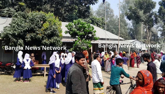 সিরাজগঞ্জে বিদ্যালয়ে শিক্ষিকার মরদেহ নিয়ে বিক্ষোভ