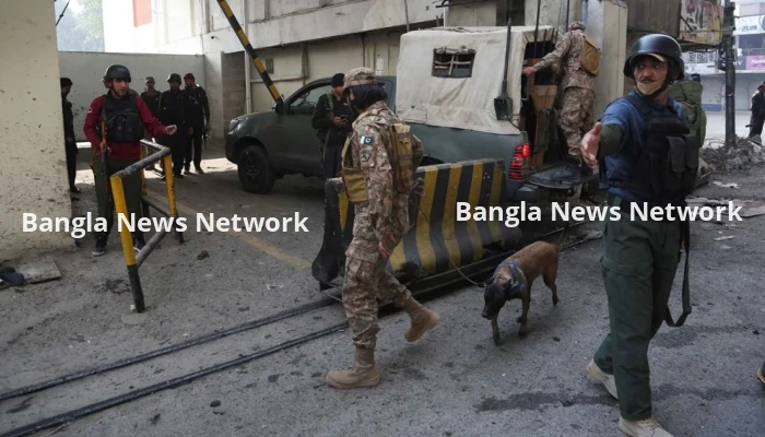 পাকিস্তানে এফসি সদর দফতরে আত্মঘাতী হামলা, নিহত ৩