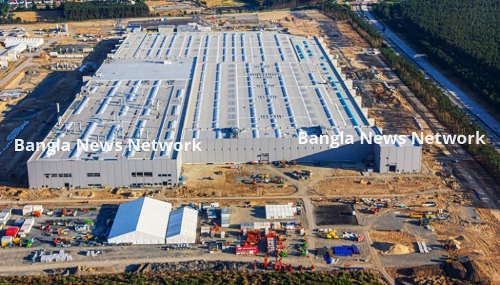 যন্ত্রাংশ সংকটে জার্মানিতে বন্ধ টেসলার কারখানা