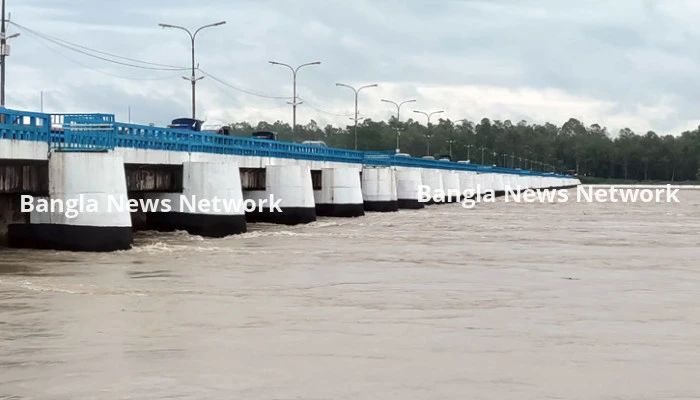 বিপৎসীমার ওপরে তিস্তার পানি, আতঙ্কে নদী পাড়ের মানুষ