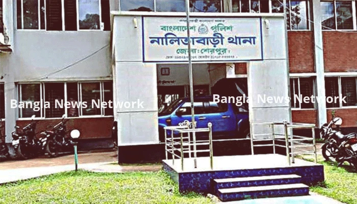 টয়লেটে মিললো শিশুর মরদেহ, আটক ৩