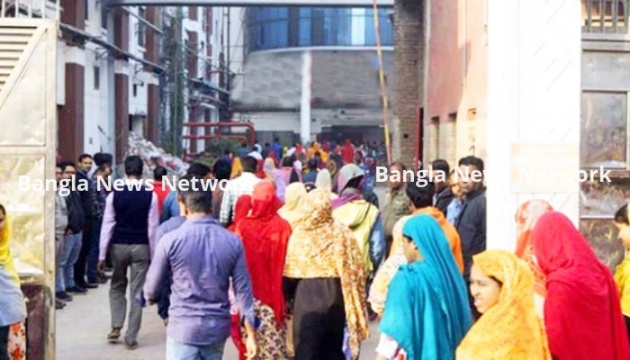 গাজীপুরে খুলেছে কারখানা; কাজে যোগ দিয়েছেন শ্রমিকরা