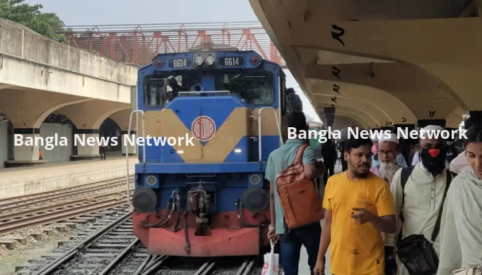 ঈদযাত্রায় ট্রেনের চতুর্থ দিনের টিকিট বিক্রি শুরু