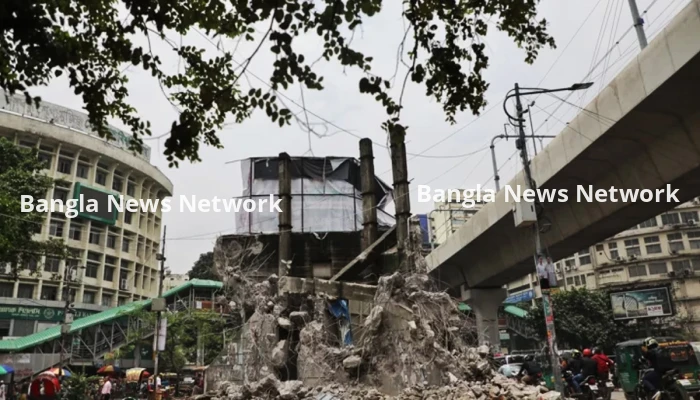 ভেঙে ফেলা হয়েছে শাহবাগের প্রজন্ম চত্বরের প্রতিকৃতি