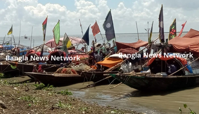 মধ্য রাত থেকে শেষ হচ্ছে ইলিশ ধরার নিষেধাজ্ঞা
